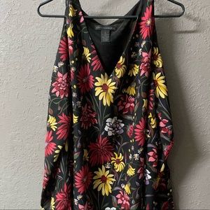 Chic Black Dress with Floral Patterns and Elegant Silhouette